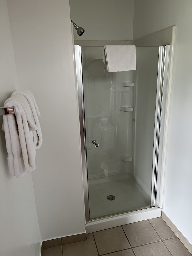 All Star Inn & Suites