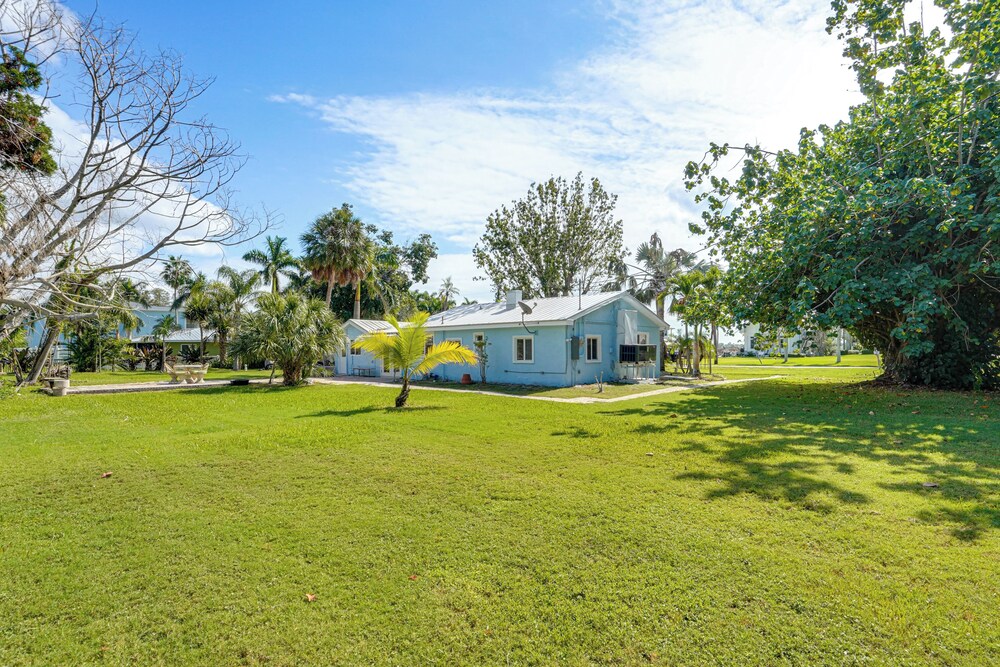 3 Mi to Beaches: Pet-friendly Retreat in Bradenton
