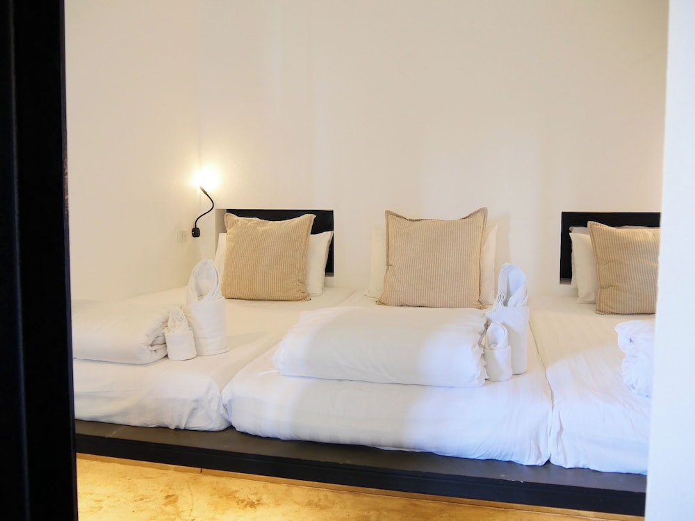 Book a Bed Poshtel - Hostel
