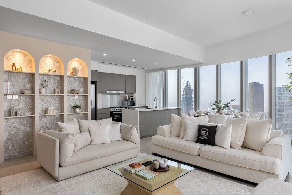 Maison Privee Sky-High Elegance w/ Unrivaled Burj Khalifa Views