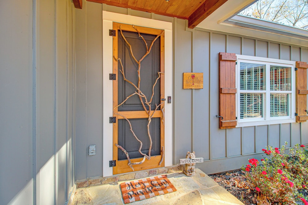 'cork & Creek Cottage' w/ Mtn & Pasture Views! view 5