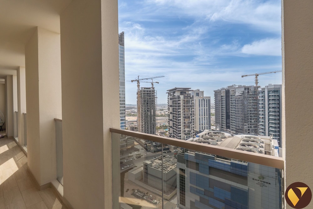 Elegant 2BR Canal View Near Dubai Mall