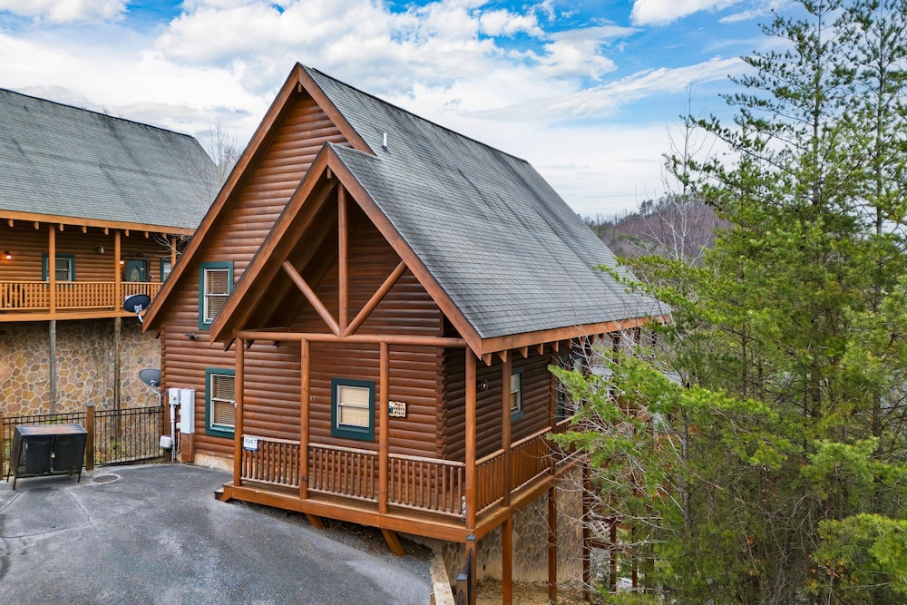 Anne s Place Cozy Cabin With Hot Tub Games Near Dollywood Attractions