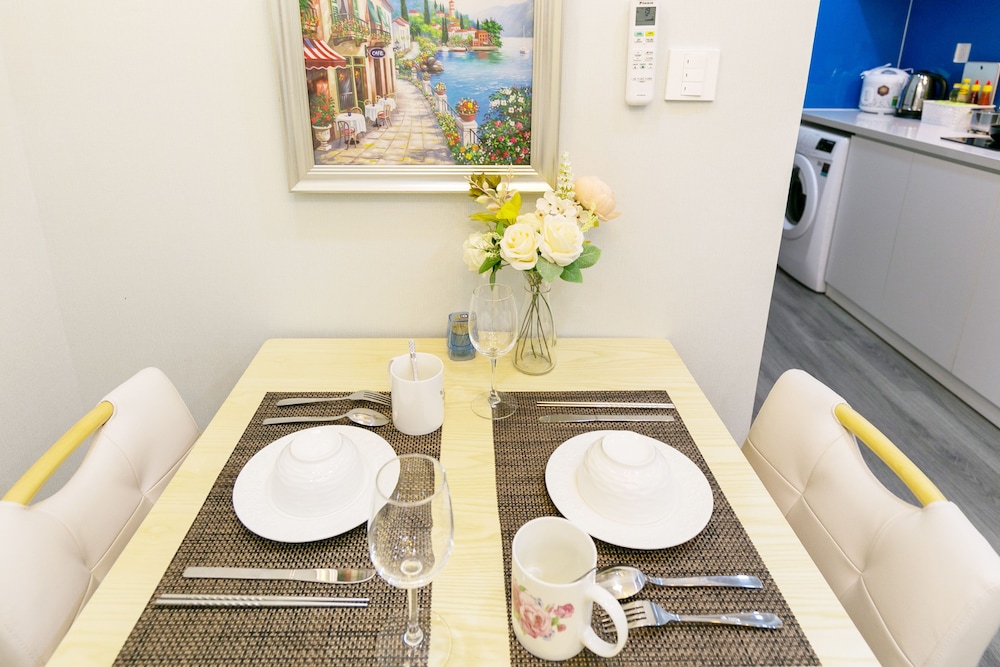 Jennifer House - Millenium Apartment