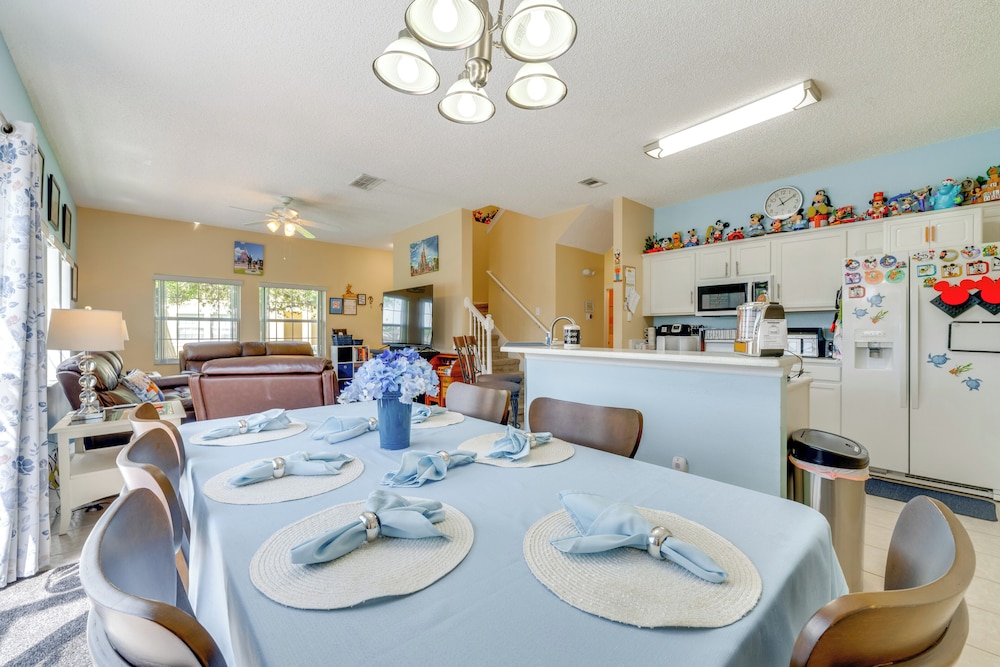 10 Mi to Disney Parks: Resort Retreat w/ Patio