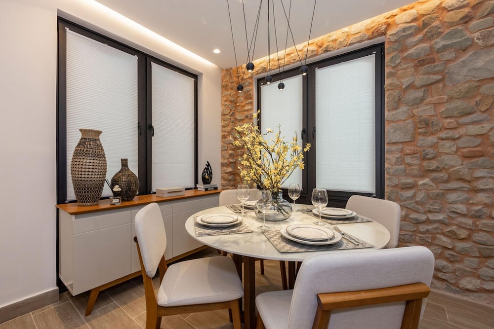 The Gentile Condo by Acomodo Casco Viejo