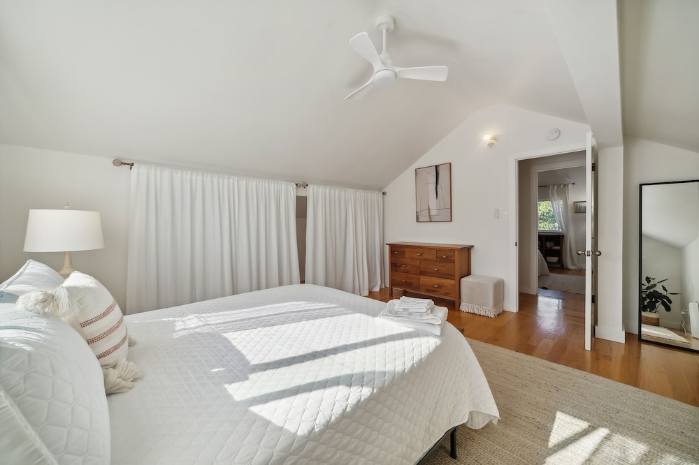 Charming Wine Country Farmhouse W/ Scenic Views 4 Bedroom Home by RedAwning - Property Image 23