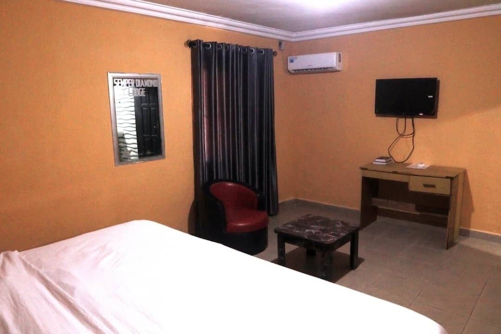 Semper Diamond Lodge
