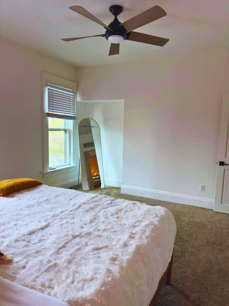 Short North Convention King Bed Parking Free