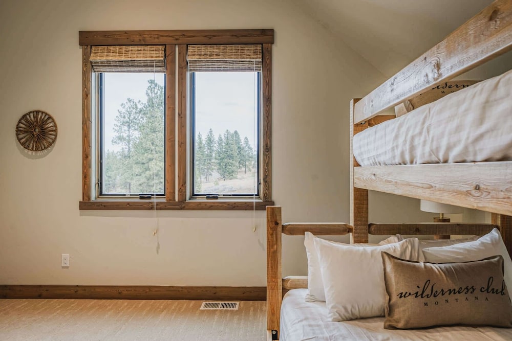 Wilderness Club Escape For 14!