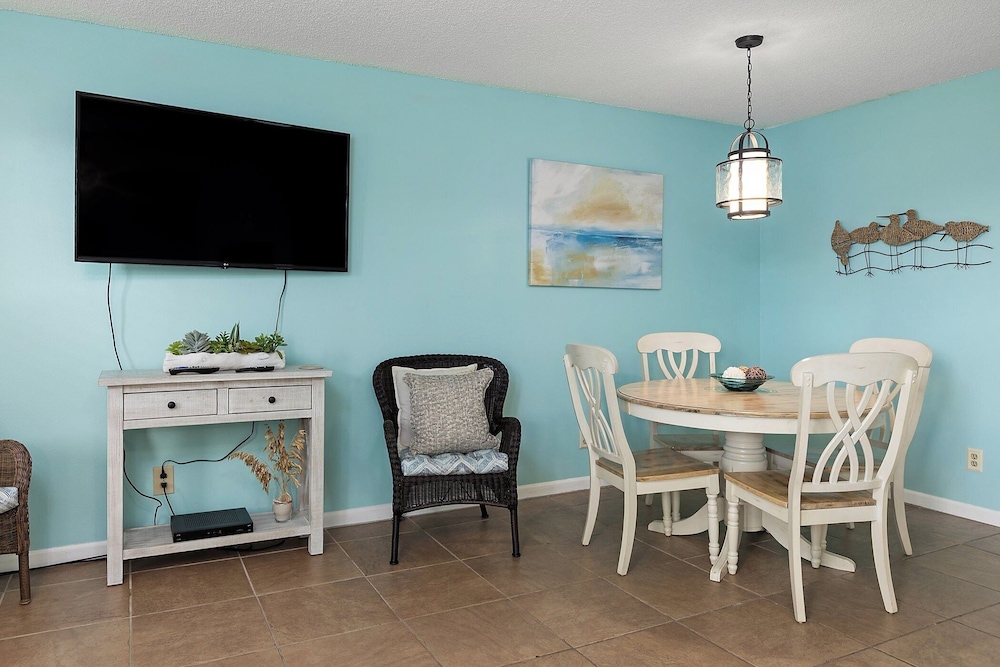 Sea Breeze #305 by Southern Vacation Rentals
