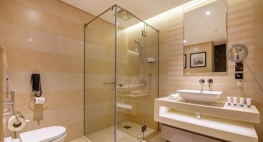 Elegant 1BR Apartment Near Dubai Frame