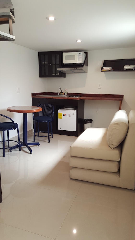 G K Suites Duraznos