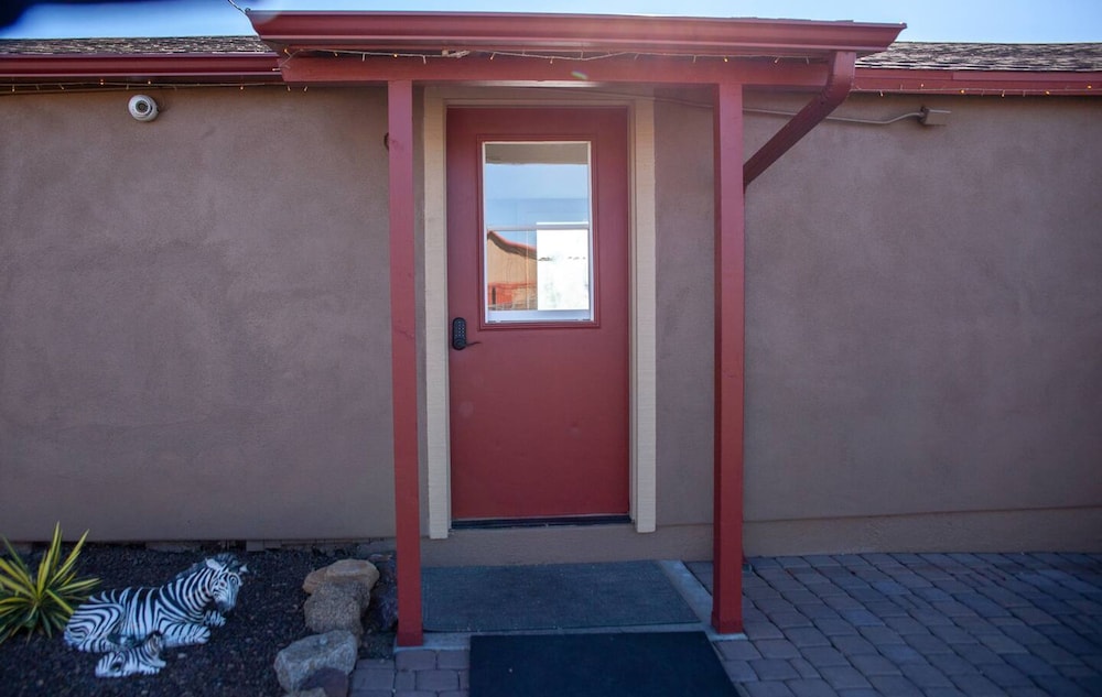 Zebra Refuge Cottage-wild Unique Prescott Stay