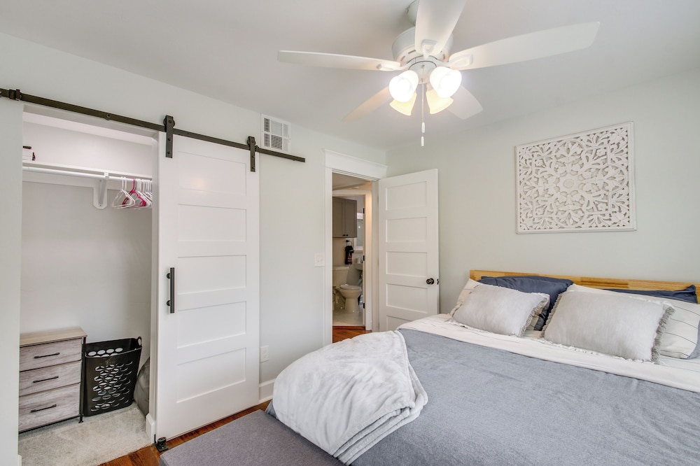 Convenient OKC Apartment: 4 Mi to Dtwn!