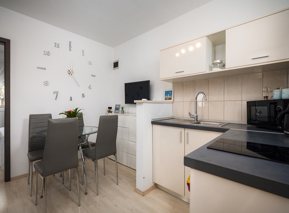Beautiful Apartment With Parking Space