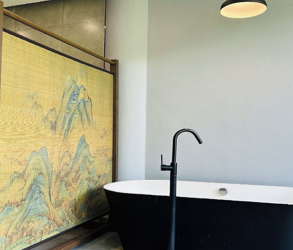 Qichi Waterfront B&B Hotel