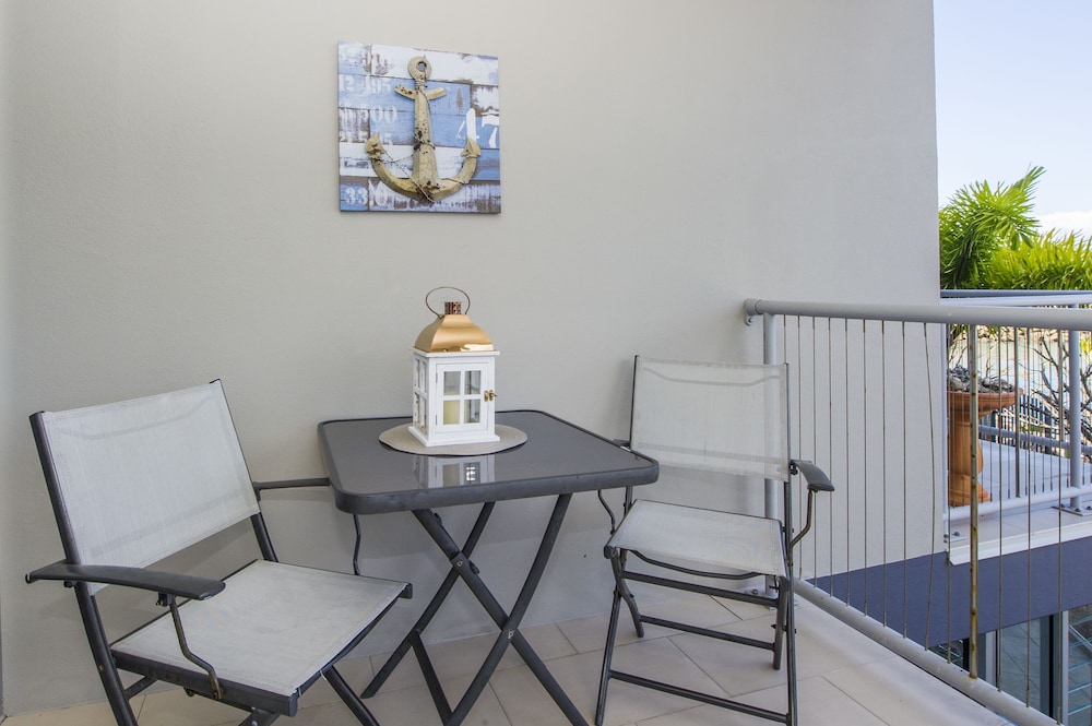 Hotel 1 Bright Point Apartment 2203 - Image 1