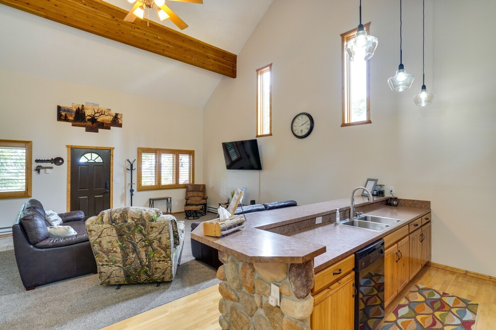 Beaver Vacations - Spacious Beaver Getaway Near Eagle Point Resort! - Property Image 12