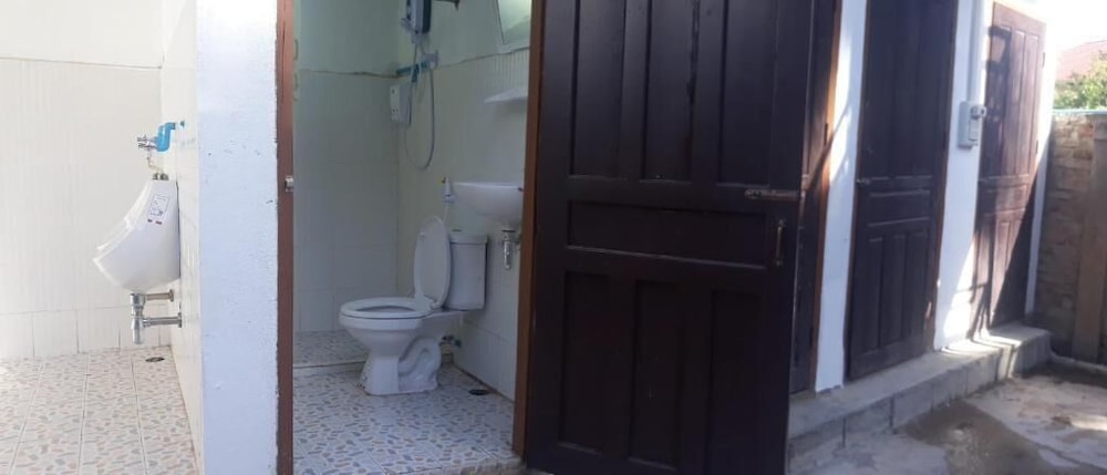 Ba'mi thakhek hostel