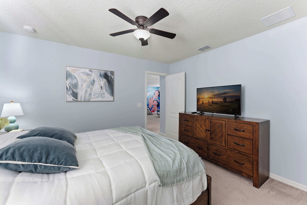 Family 6BR Home, Pool & Game Room