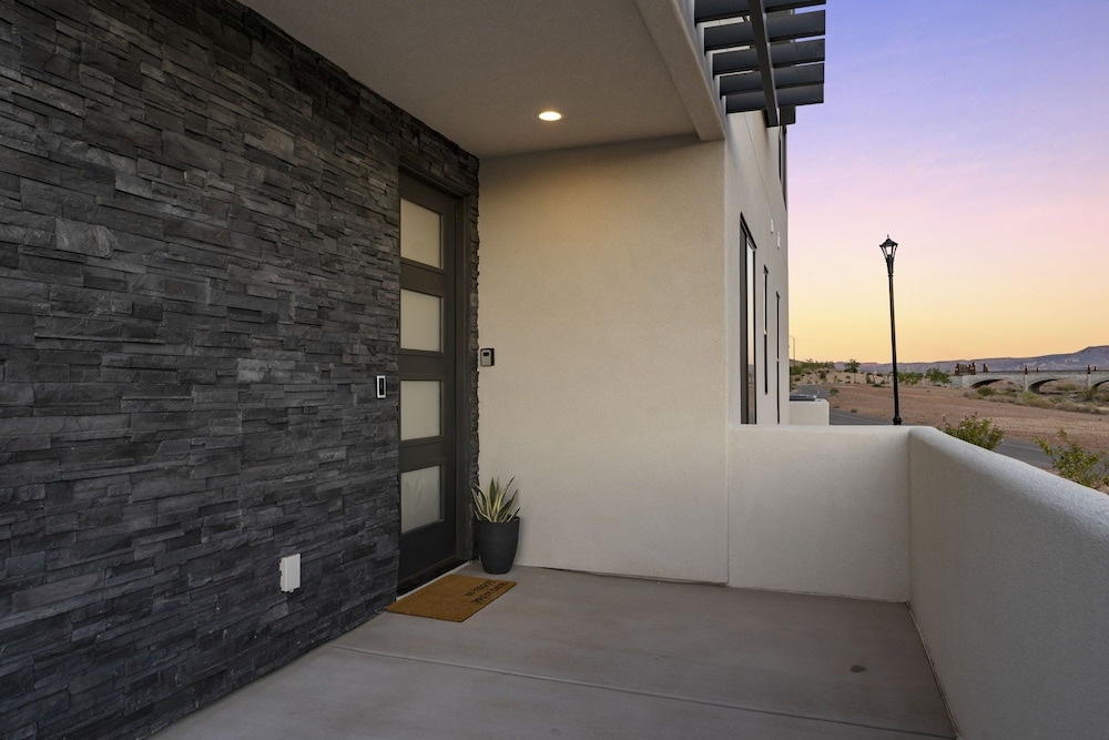 Country Is Cool Again 5 Bedroom Townhouse