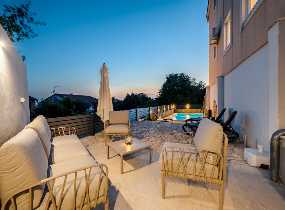 Pretty Villa With View
