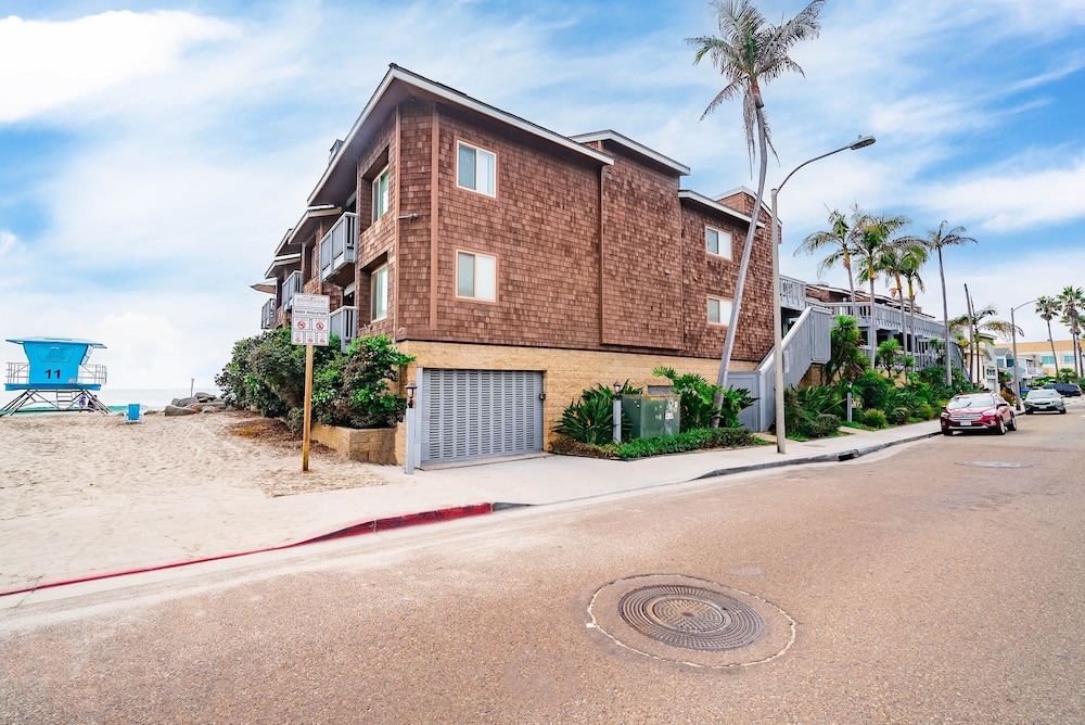 Luxury Oceanfront Condo With Private Beach Access
