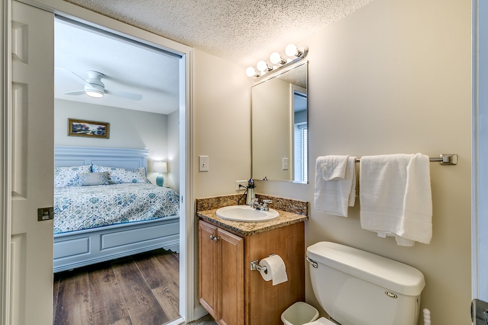 Crescent Shores by Condo-World