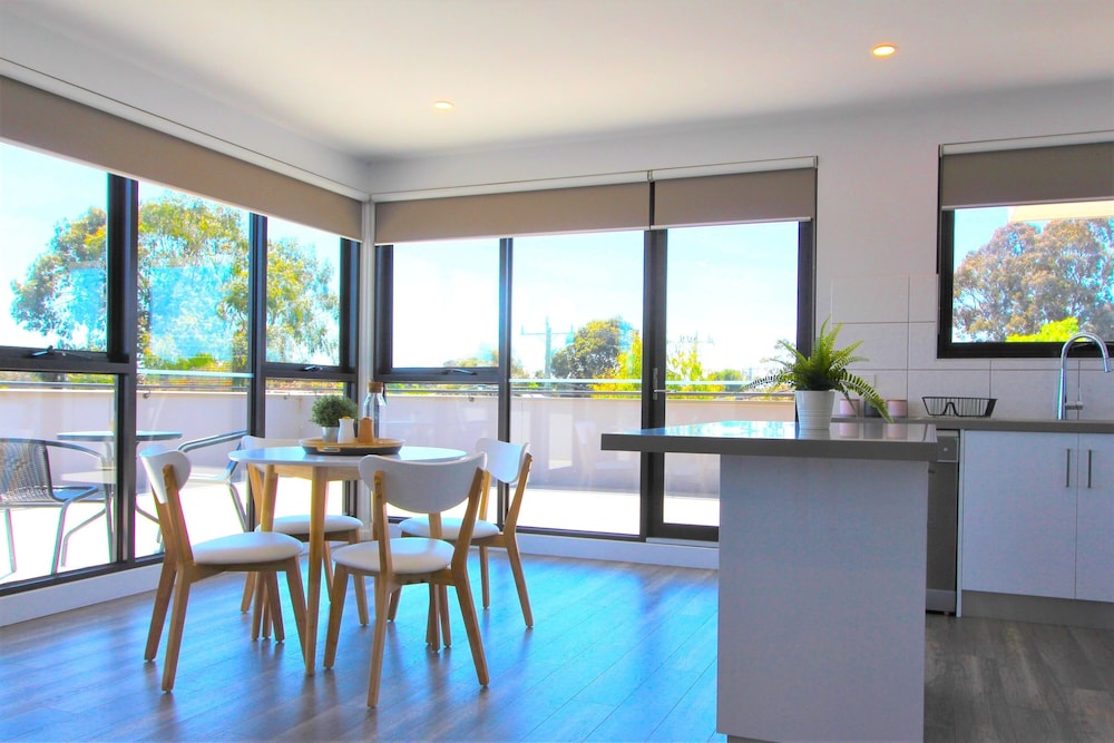 StayCentral-Heidelberg Heights Penthouse view 4