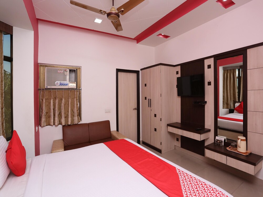 Capital O 10970 Hotel Krishna Palace
