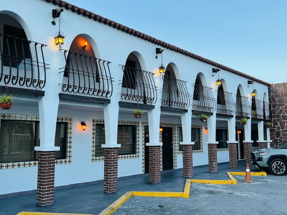 Nuevo Laredo Vacations - Hotel  Suites Hacienda Santa Maria - Property Image 9