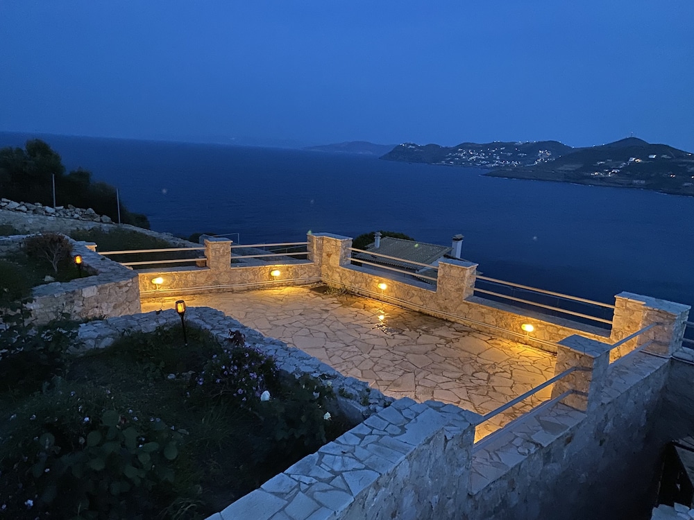 Charming Chateau BY THE SEA photo 2