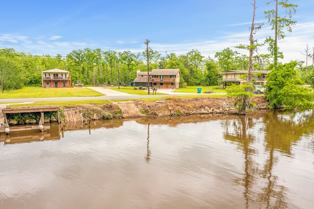 Louisiana Abode - Balcony, Pool Table & Lake Views view 5