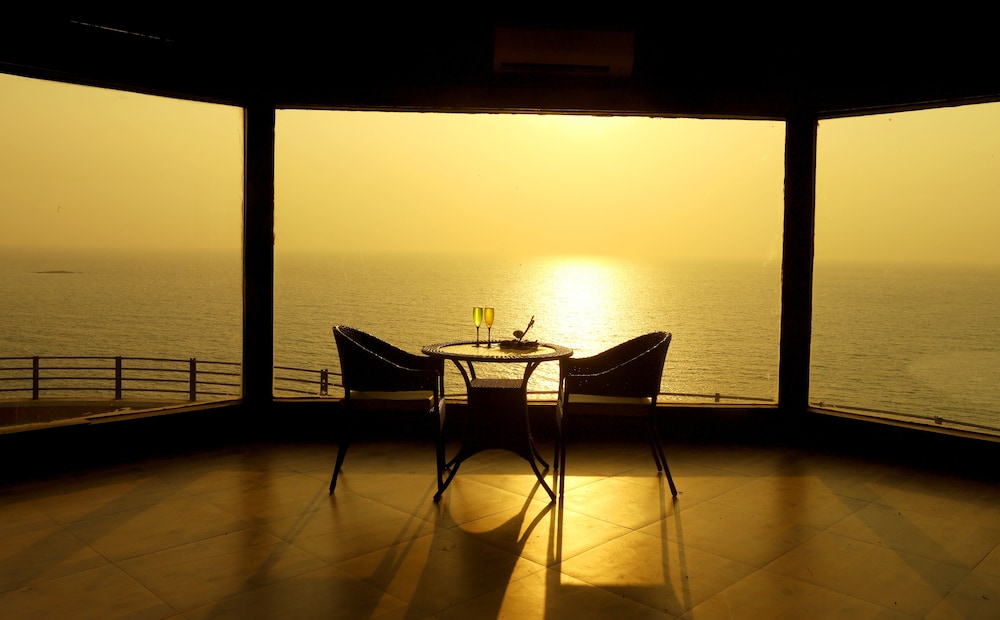 Kohinoor Samudra Beach Resort