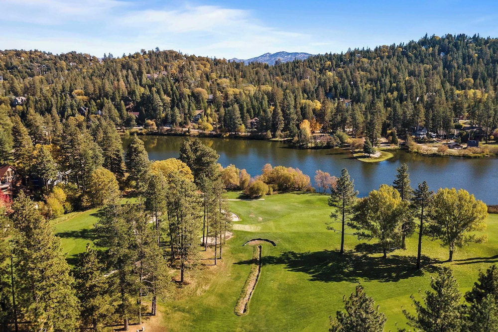 5bdr Stay w/ Fireplace, Game Room & Family-friendly Amenities Arrowhead Chalet by Avantstay