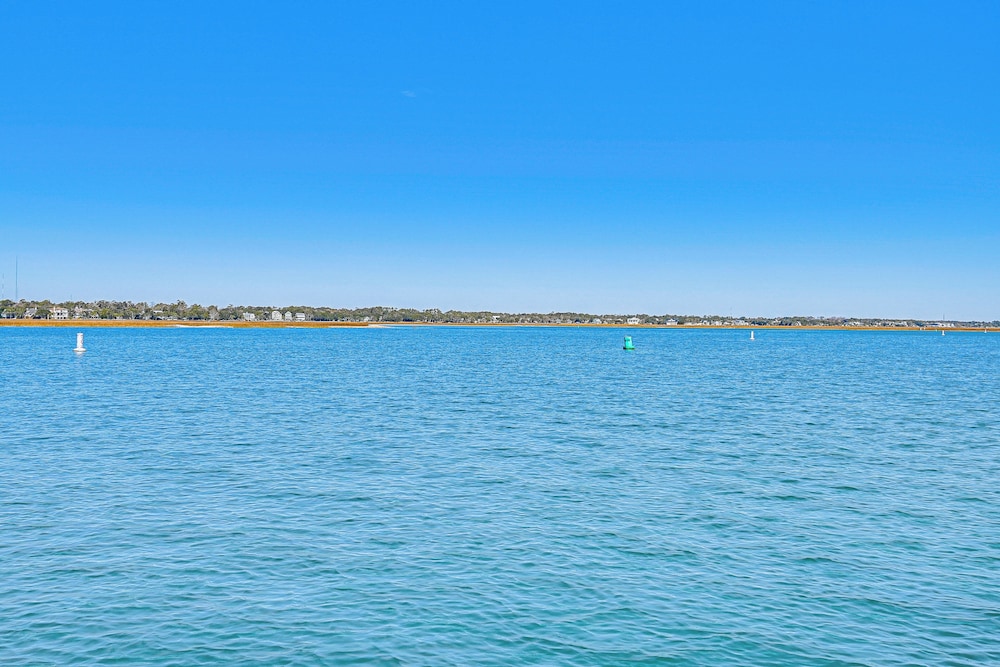 Waterfront Gem w/ Balcony in Garden City