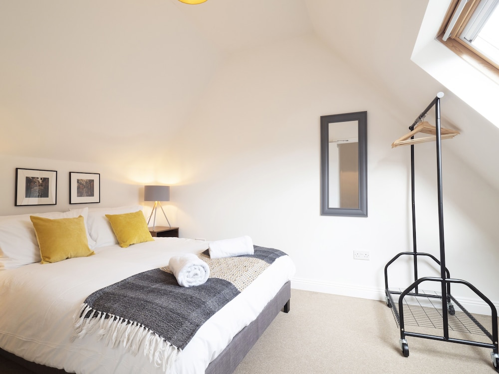 Kings Corner- Townhouse in the city view 2