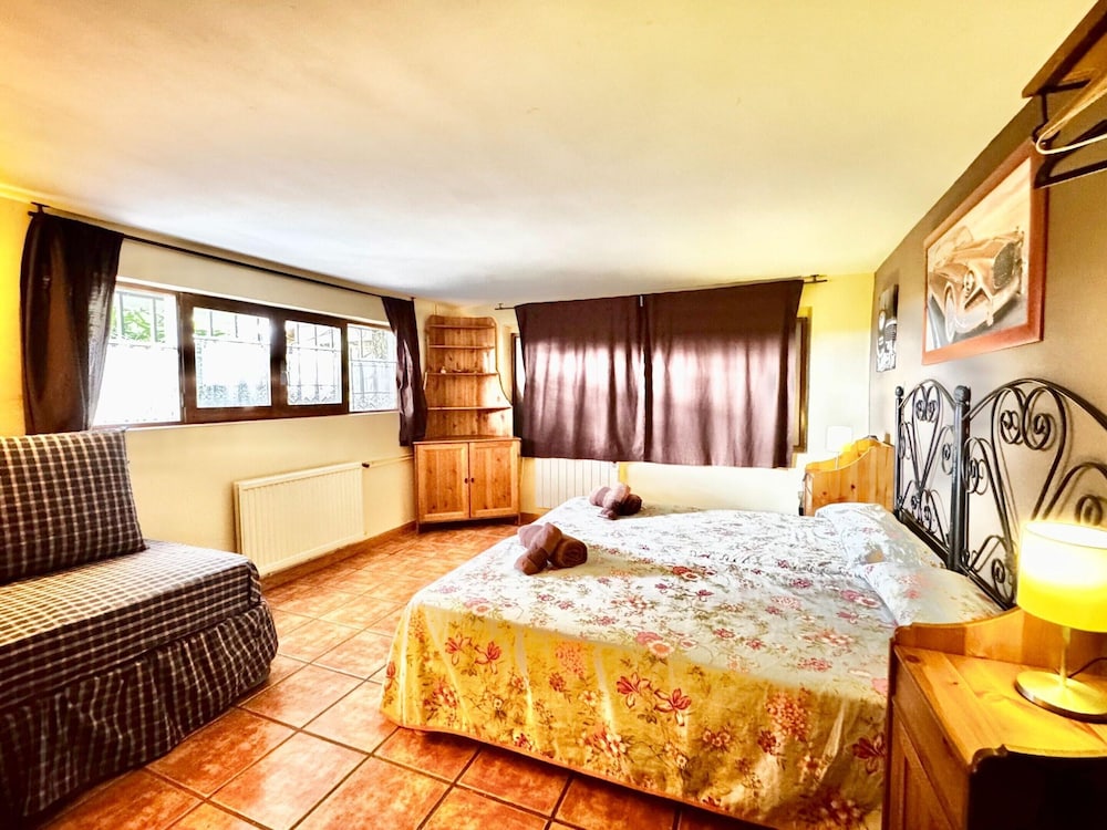 Rural Apartment With Direct Access to the Pool