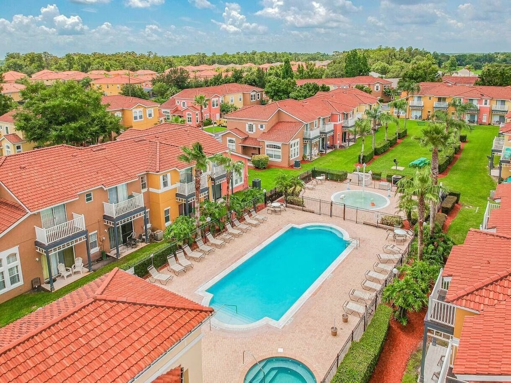4BR Lake Berkley Home w/ Private Pool