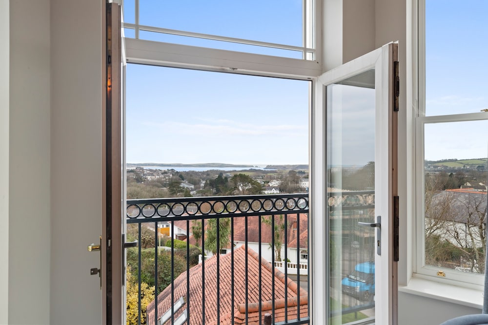10 Mansion House - Indoor Pool Sea Views Gym