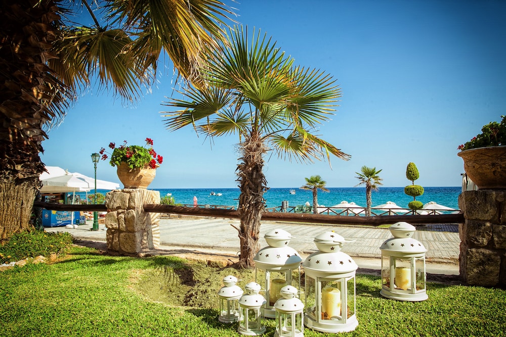 Paralio Hotel