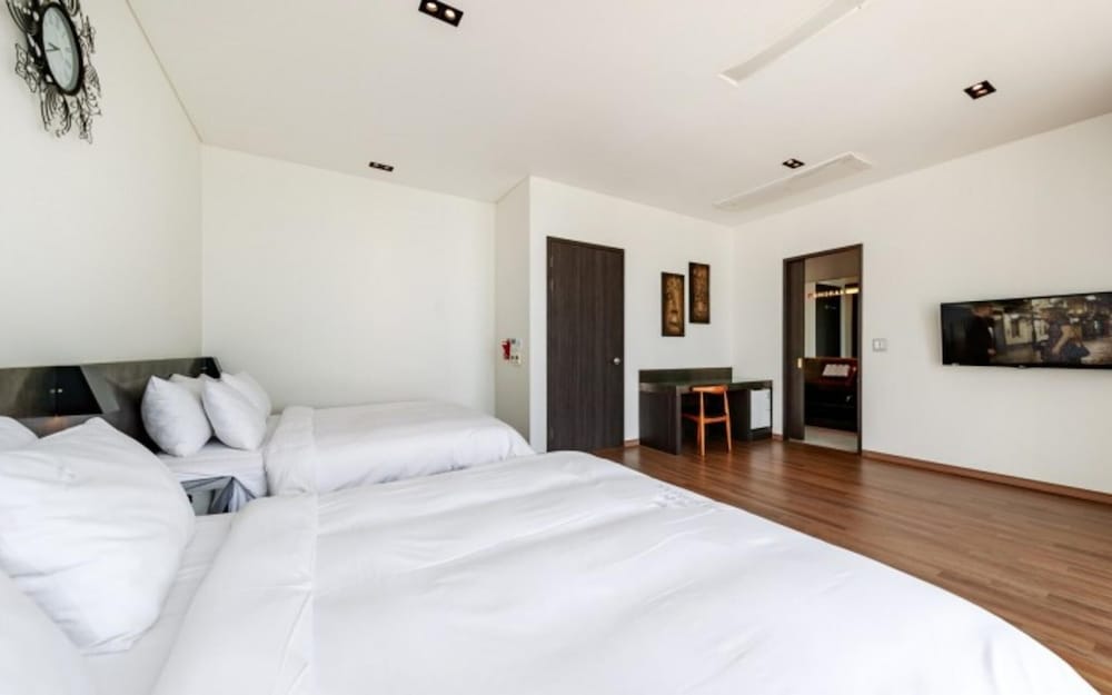 Goseong Oho Rock Pool Villa Pension view 5