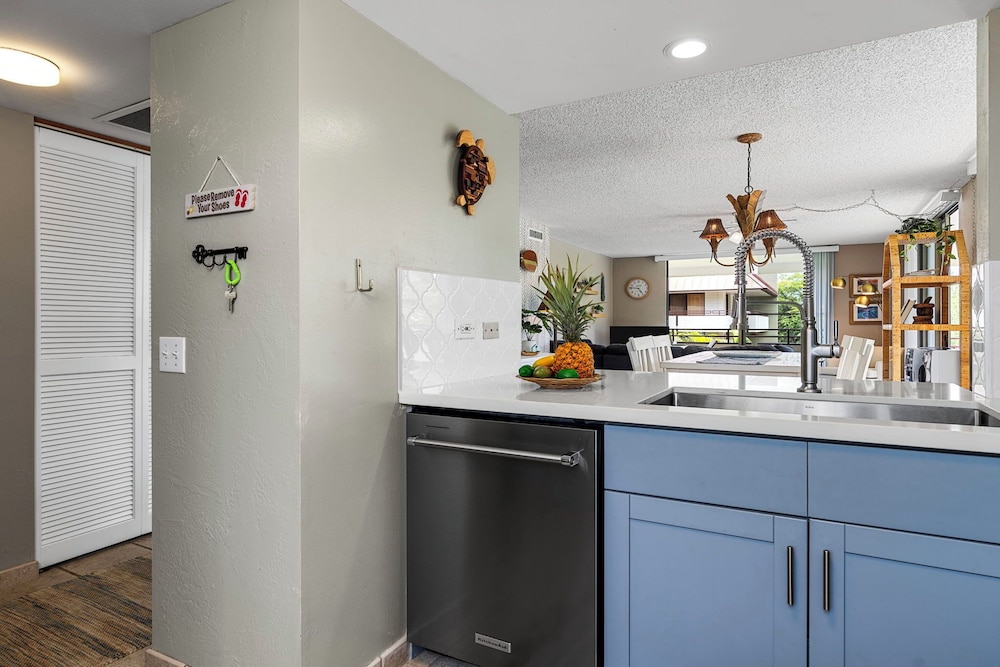 2br, 2BA Condo Across From Magic Sands Pool, AC, Tennis & Bbqs - Vrkcv