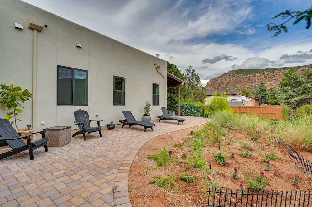 Sedona Retreat w/ Patio, Bar & Swim Spa! view 3