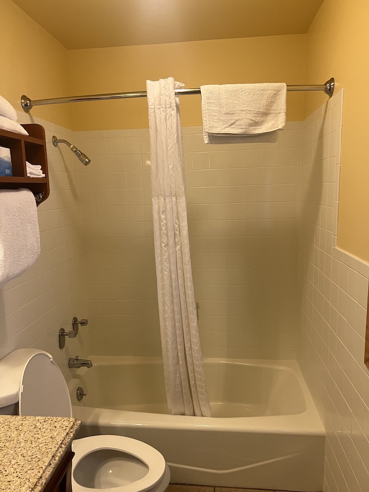 All Star Inn & Suites
