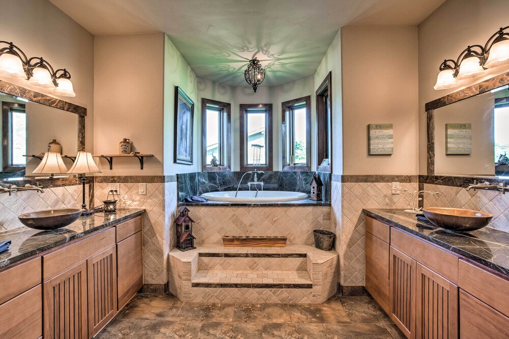 Luxury Waterfront Parachute House w/ Fire Pit!