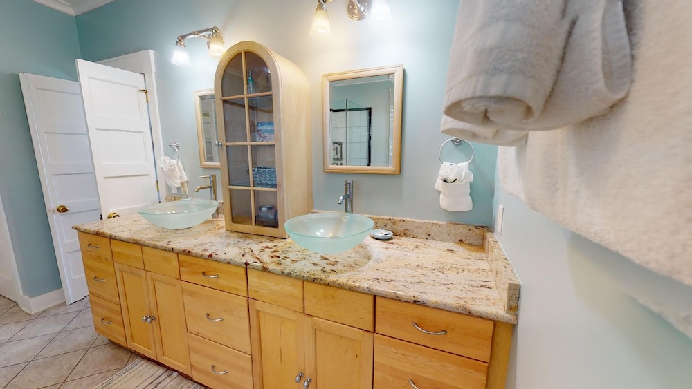 Thirst N' Howl by Tybee Vacation Rentals
