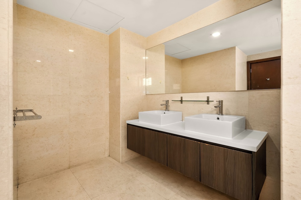 NaiBnB @ Regalia Residence