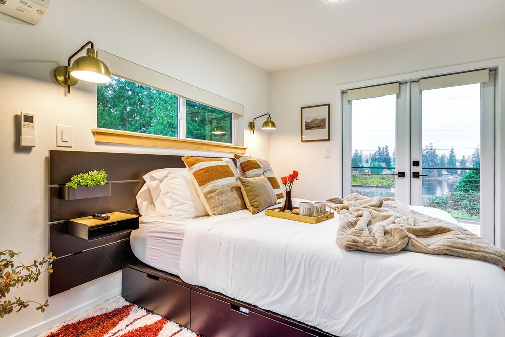 2 Mi to Warm Beach: Family Gem w/ Views